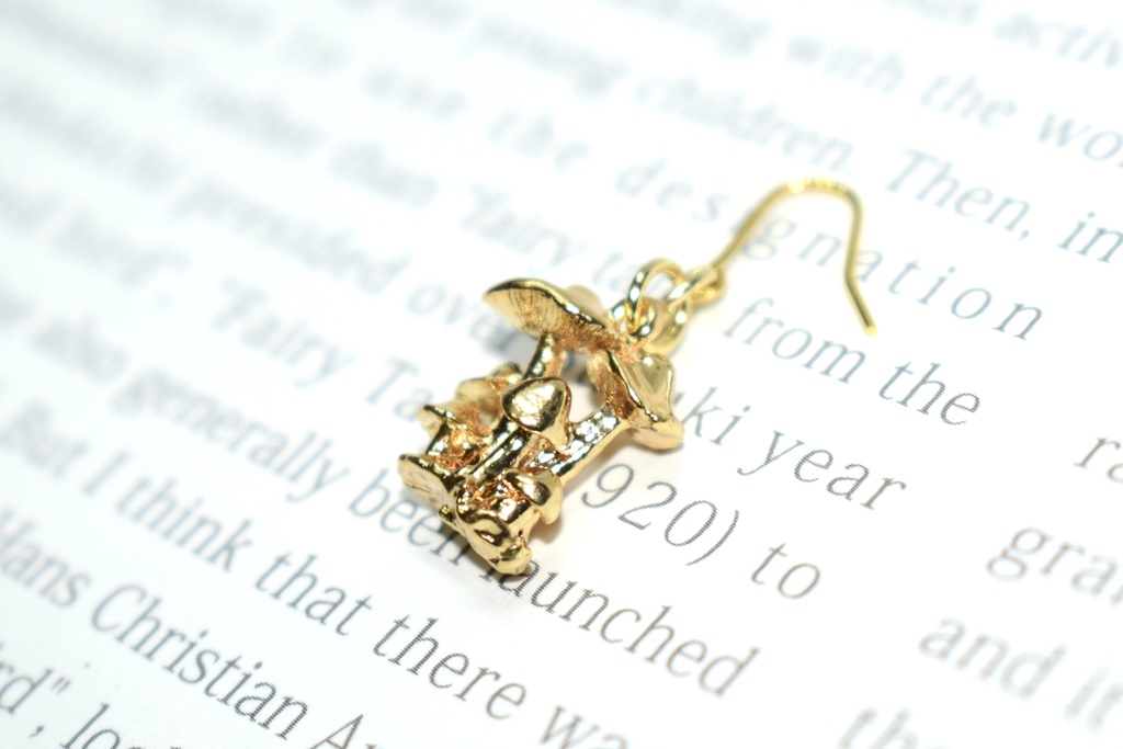 きのこの群生ピアス