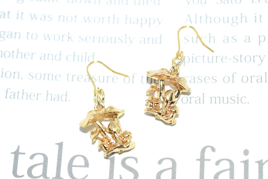 きのこの群生ピアス