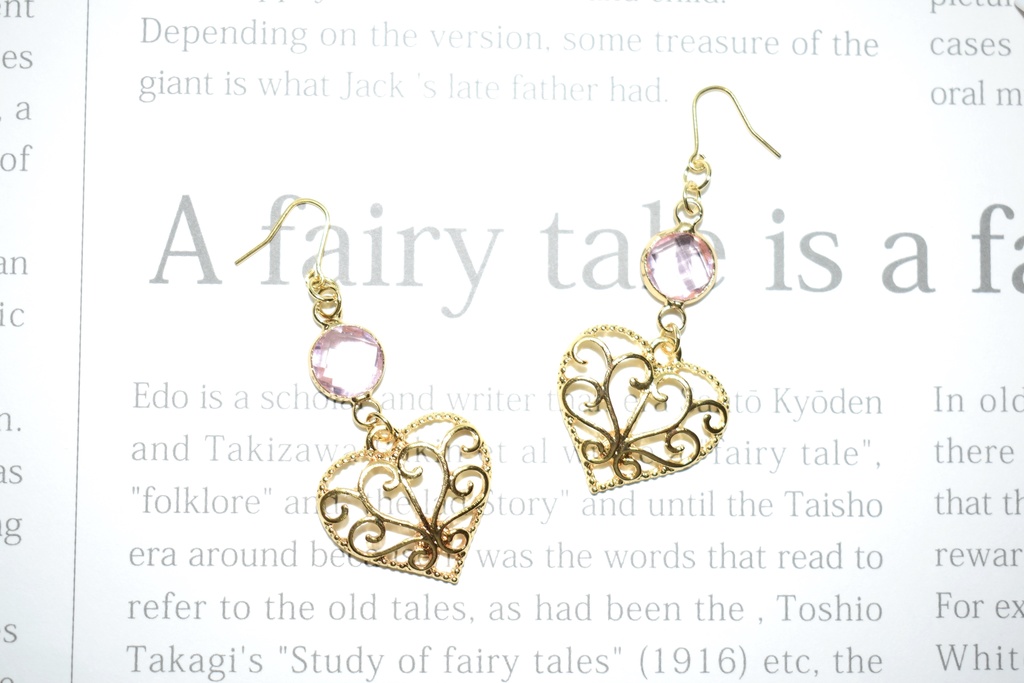 鬼滅*蜜璃 透かしハートのピアス