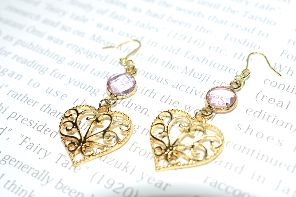 鬼滅*蜜璃 透かしハートのピアス