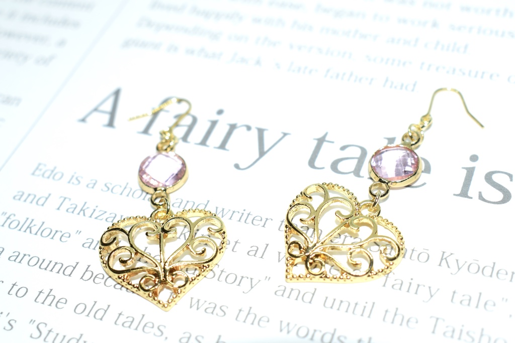 鬼滅*蜜璃 透かしハートのピアス