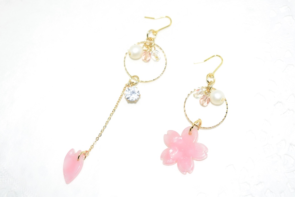桜のアシメピアス