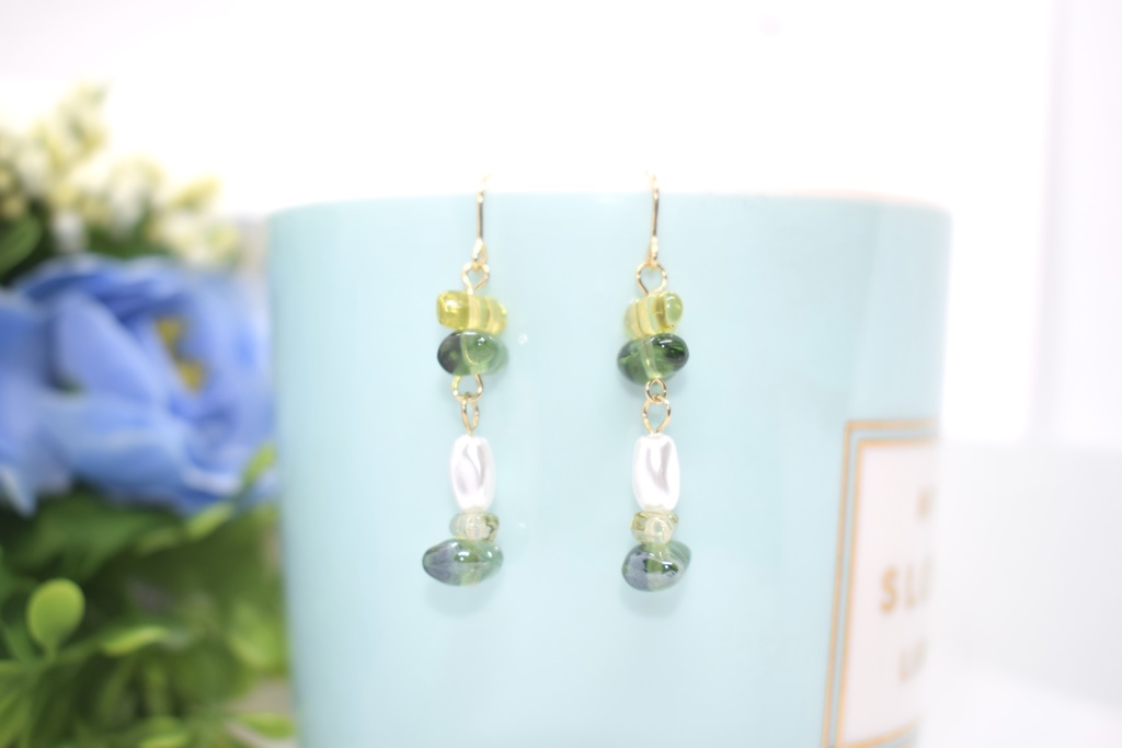 6年*チェコさざれピアス