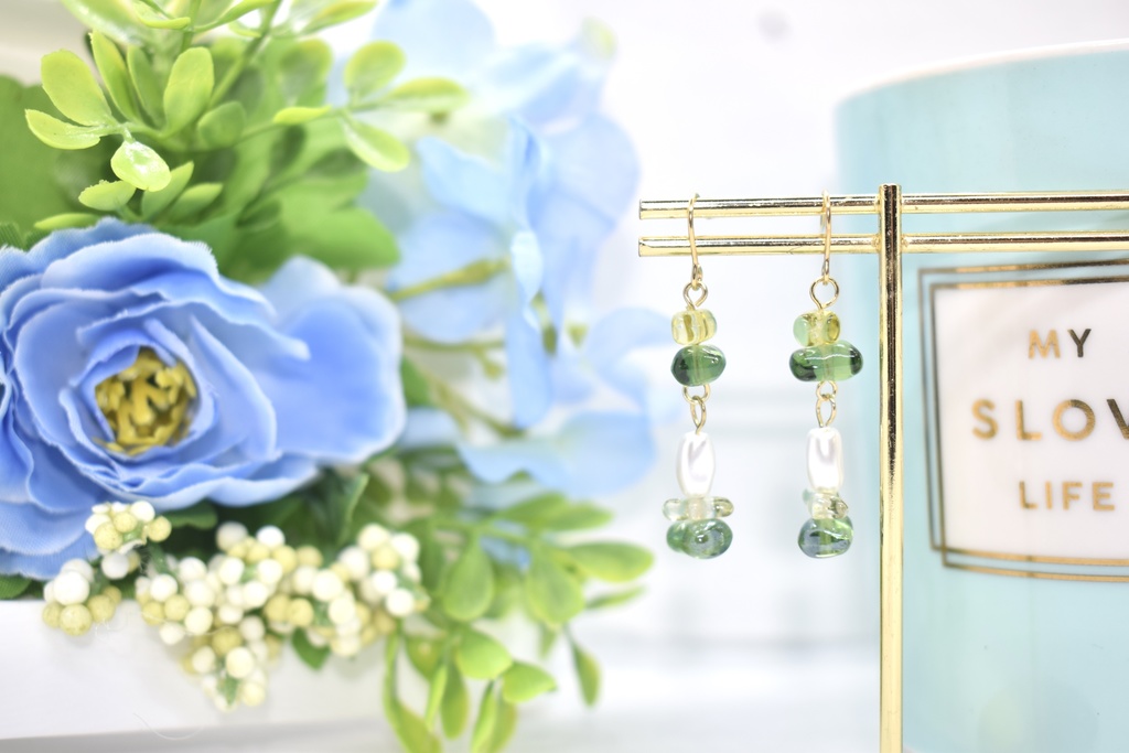 6年*チェコさざれピアス