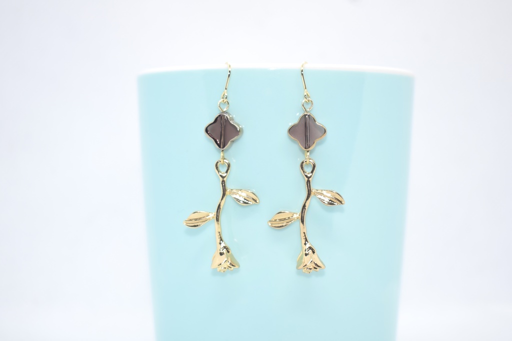 滝夜叉丸*バラのピアス