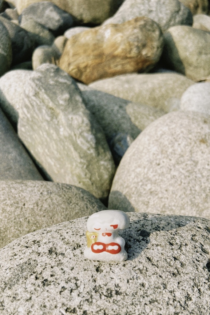 のんびり石バッジ