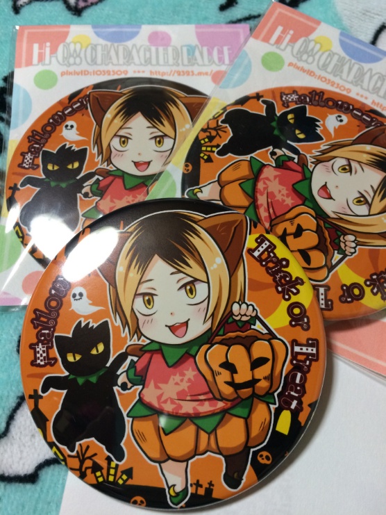 【バッジ 76mm】研磨にゃんとクロさん　ハロウィン柄