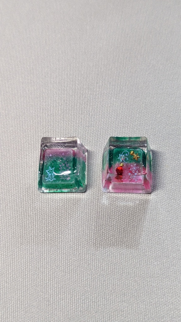 緑と赤のツートンキャップ2個セット
