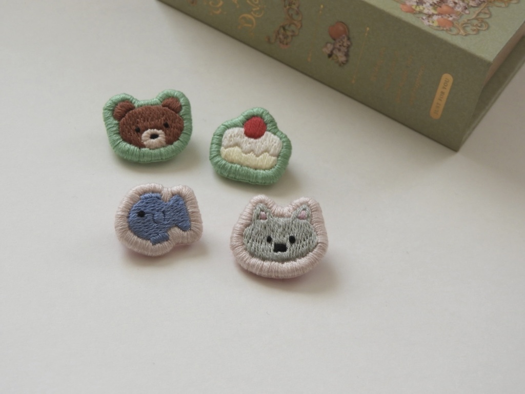 小さい宝物ブローチ