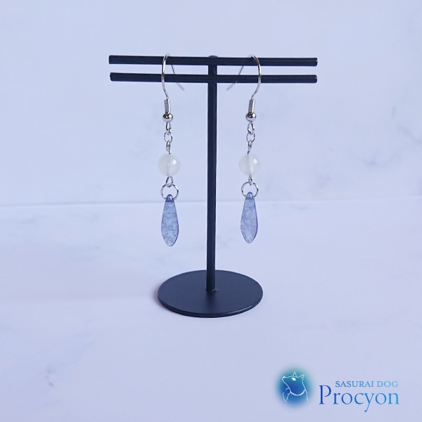 ホワイトカルセドニーのピアス