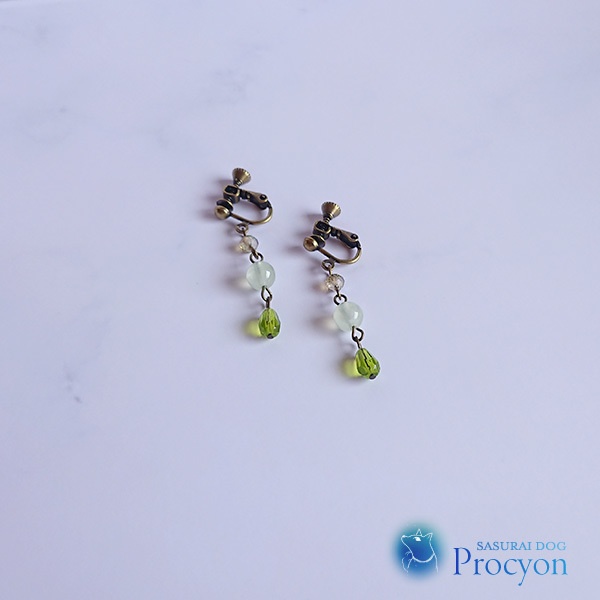 プレナイトのイヤリング