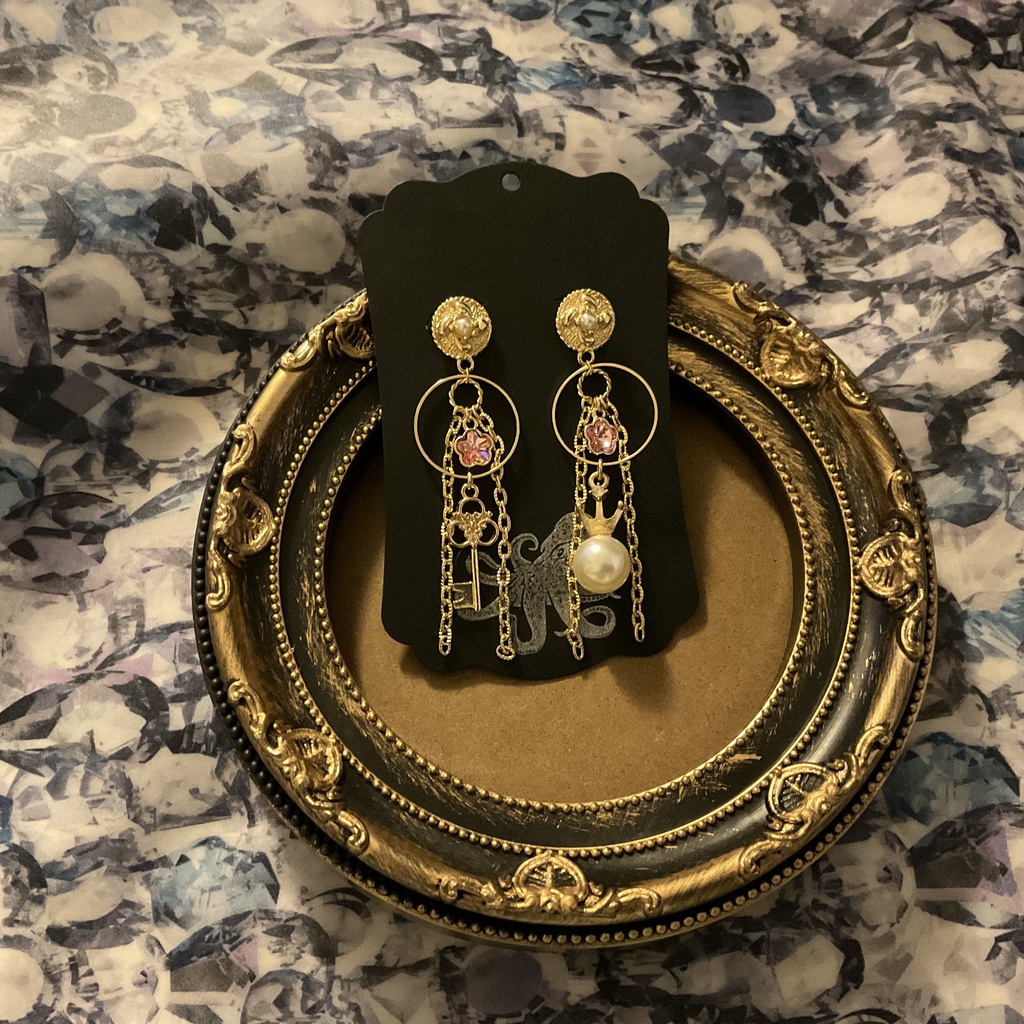 【ツイステ】ブレイジング・ジュエル イメージ イヤーアクセサリー