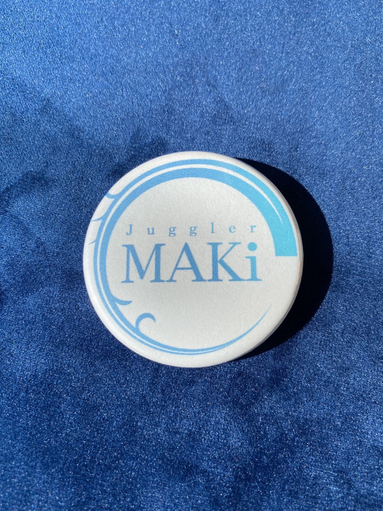 MAKiロゴ缶バッチ　ホワイト