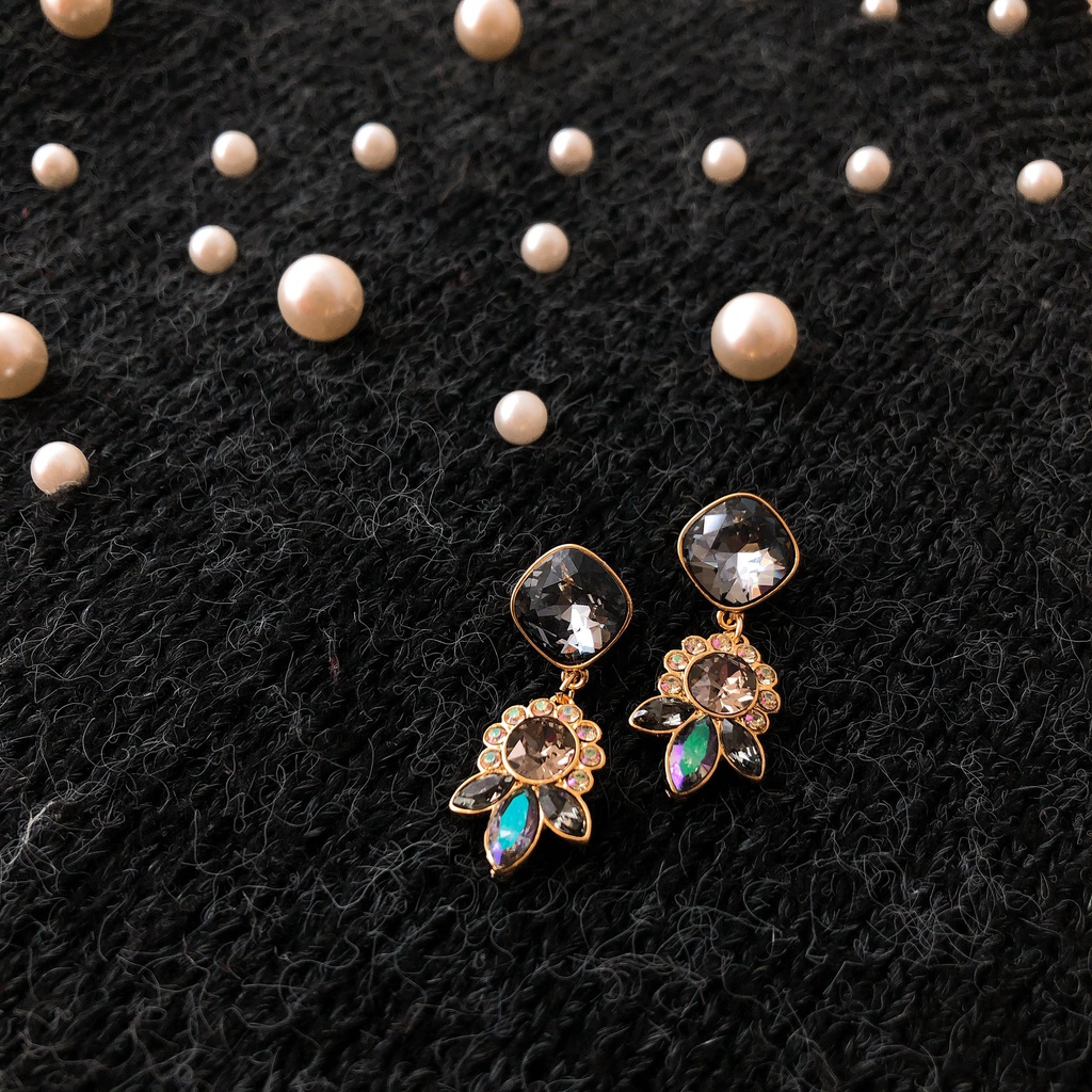 ビジュースワロフスキーピアス