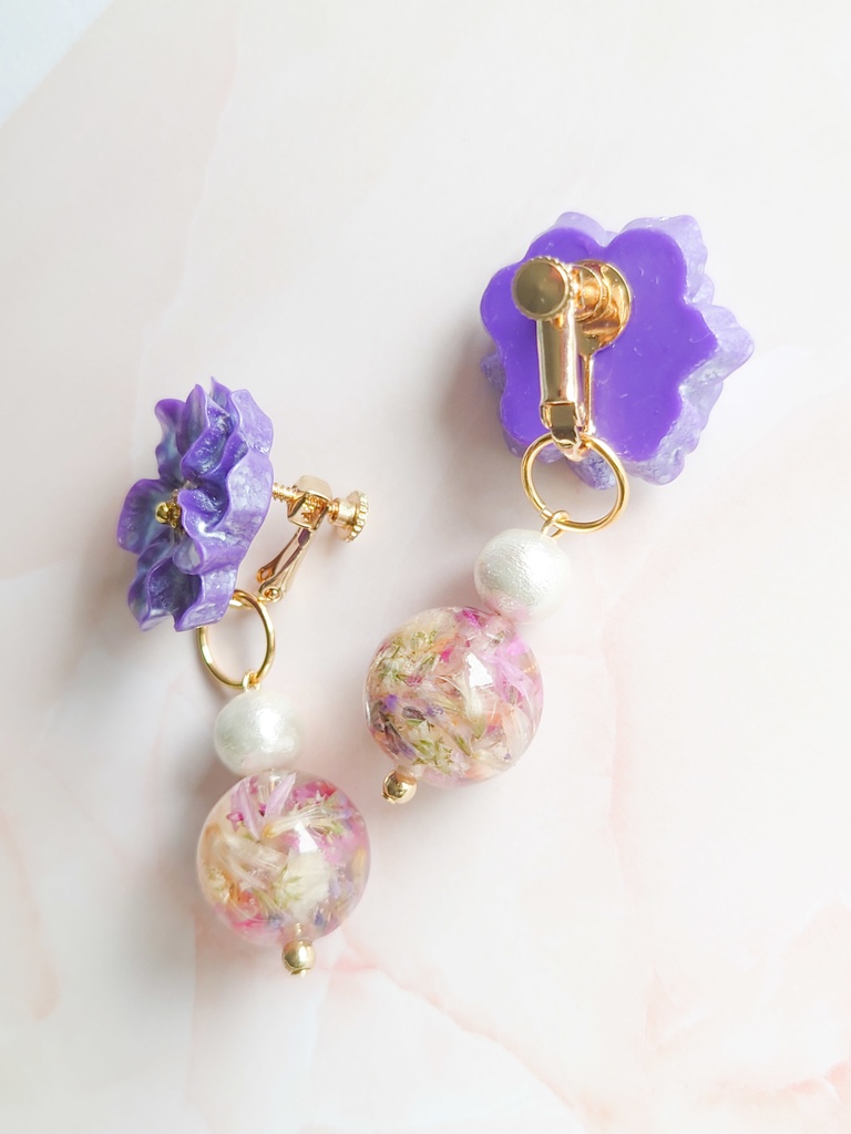 紫の花とコットンパール&レジンの揺れるピアス・イヤリング