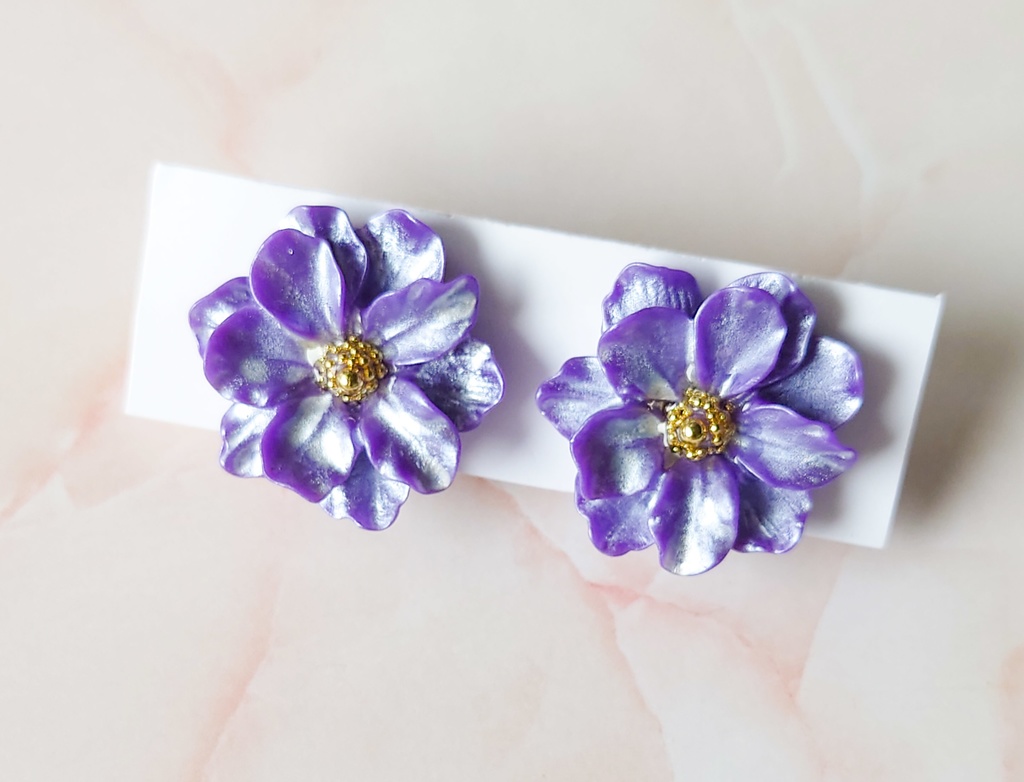 紫の花とコットンパール&レジンの揺れるピアス・イヤリング