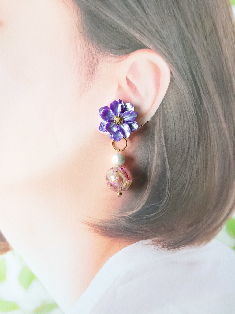 紫の花とコットンパール&レジンの揺れるピアス・イヤリング