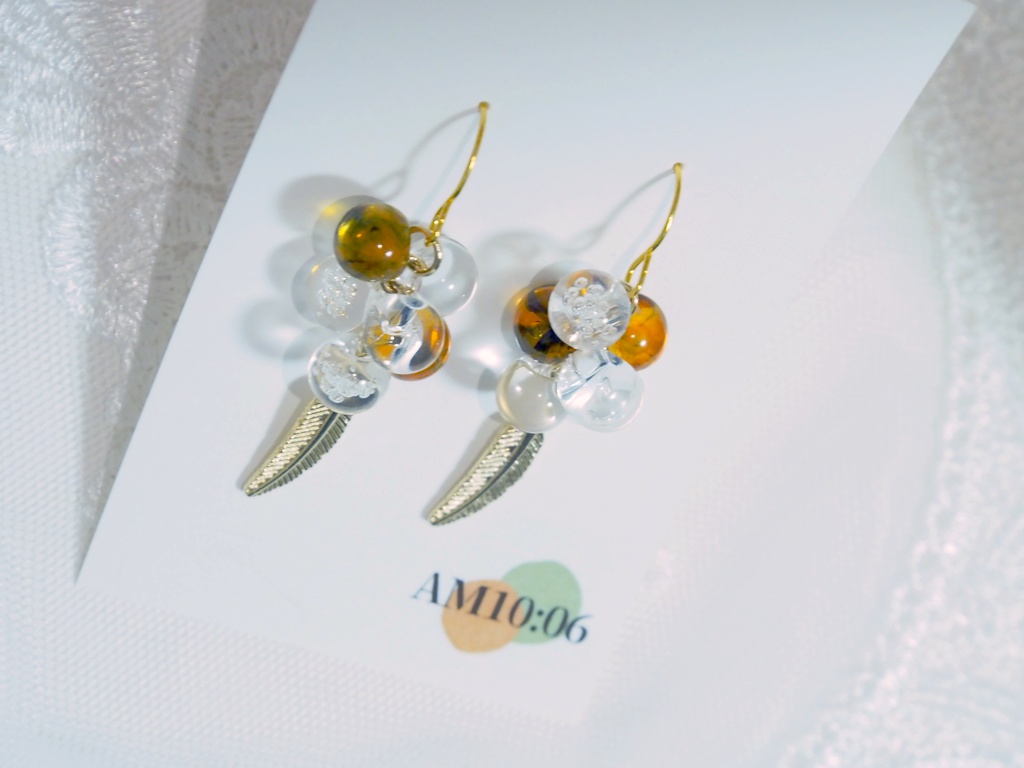 オレンジの羽ピアス・イヤリング