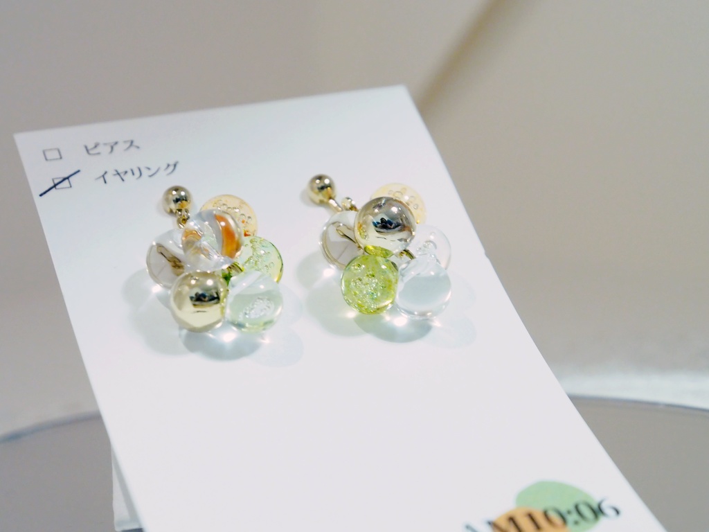 オレンジと緑のバブルビースのピアス・イヤリング