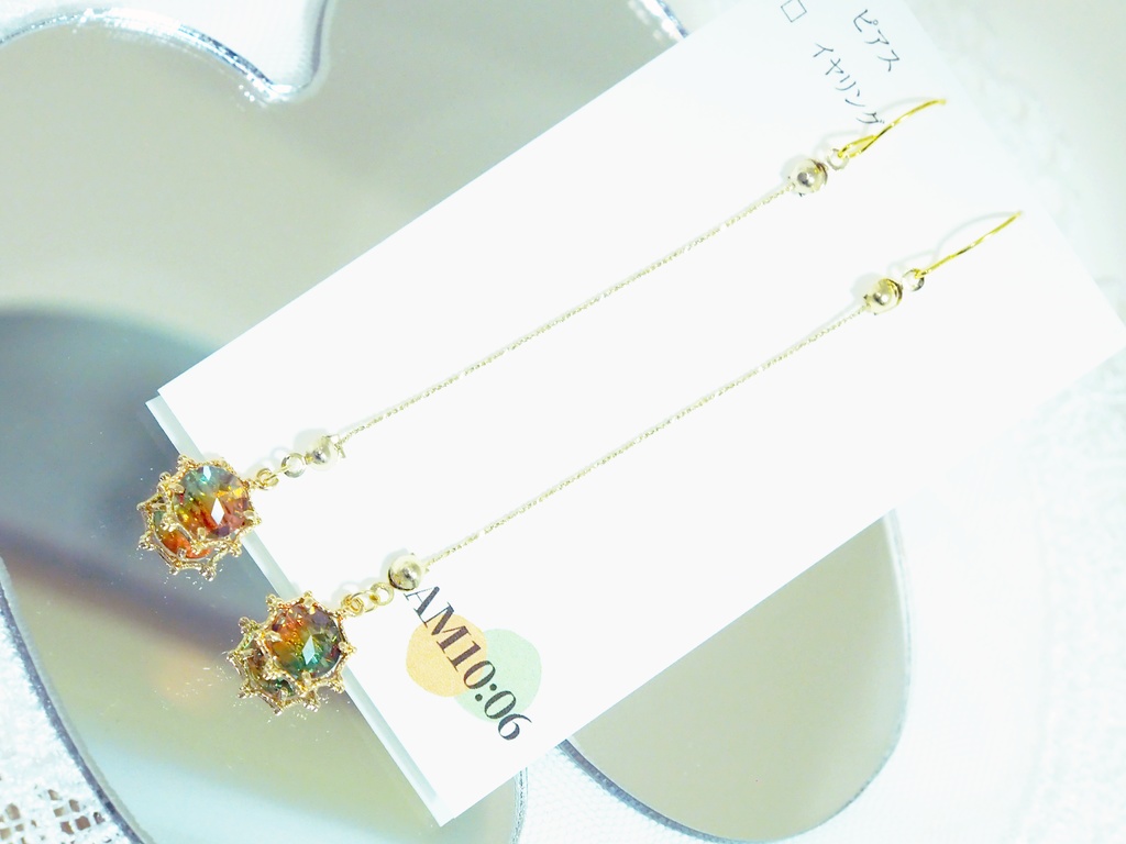 オレンジと緑のきらきらパーツのピアス・イヤリング