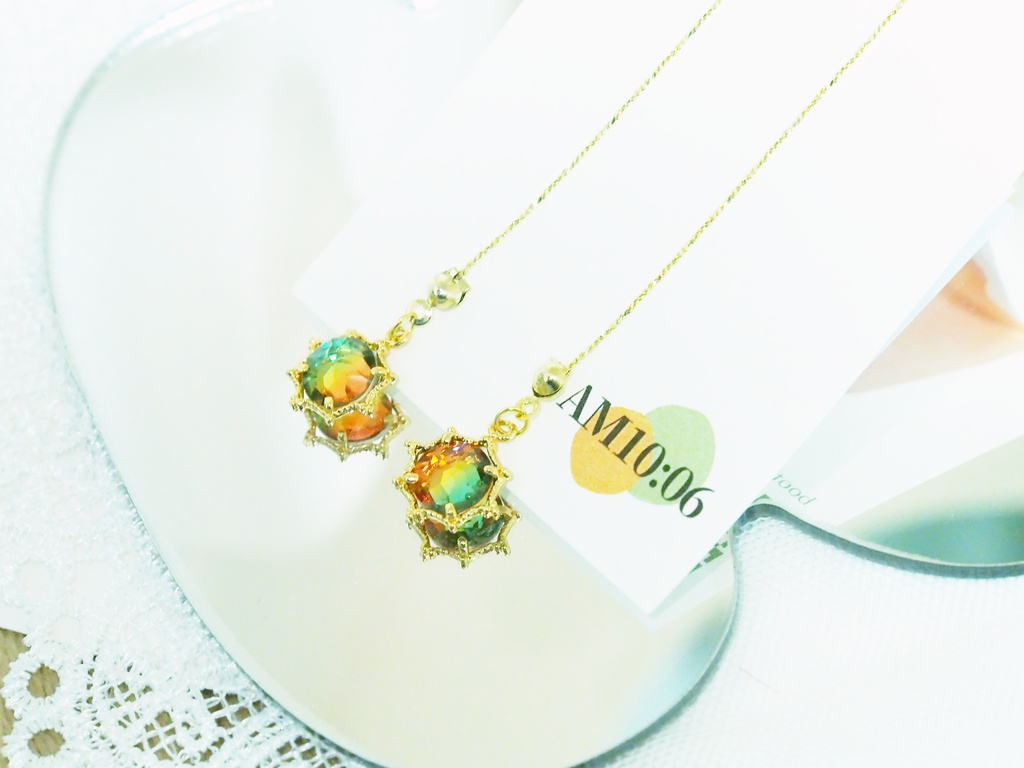 オレンジと緑のきらきらパーツのピアス・イヤリング