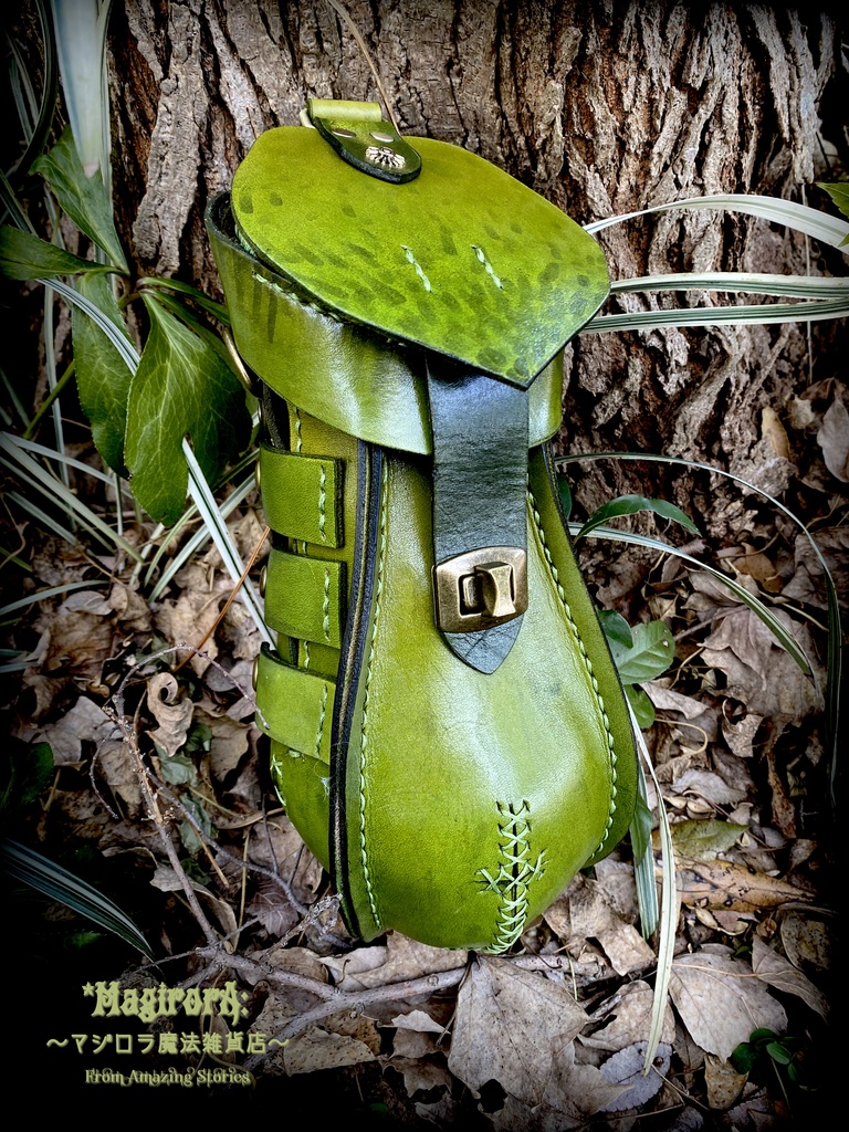 ウツボカズラのショルダーバック(若草緑×鶯緑)縁取り(深緑)