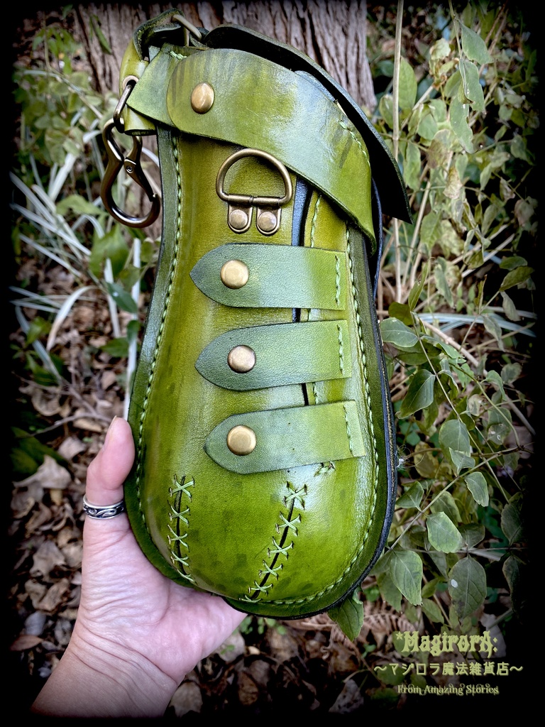 ウツボカズラのショルダーバック(若草緑×鶯緑)縁取り(深緑)