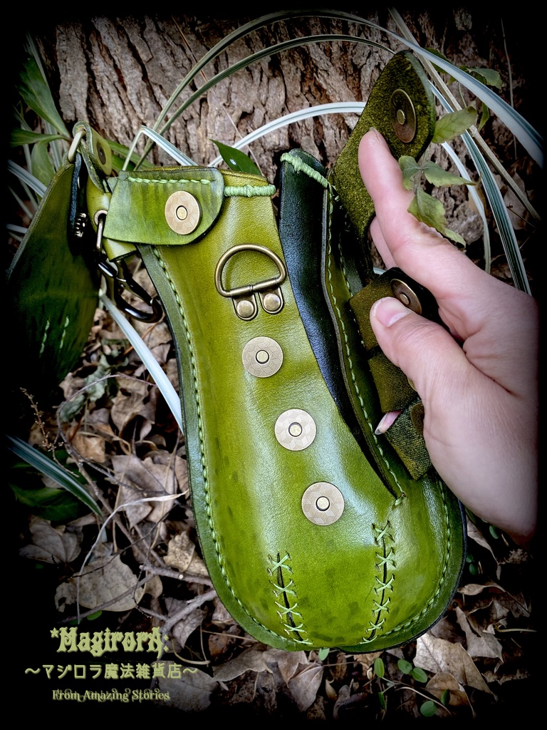 ウツボカズラのショルダーバック(若草緑×鶯緑)縁取り(深緑)