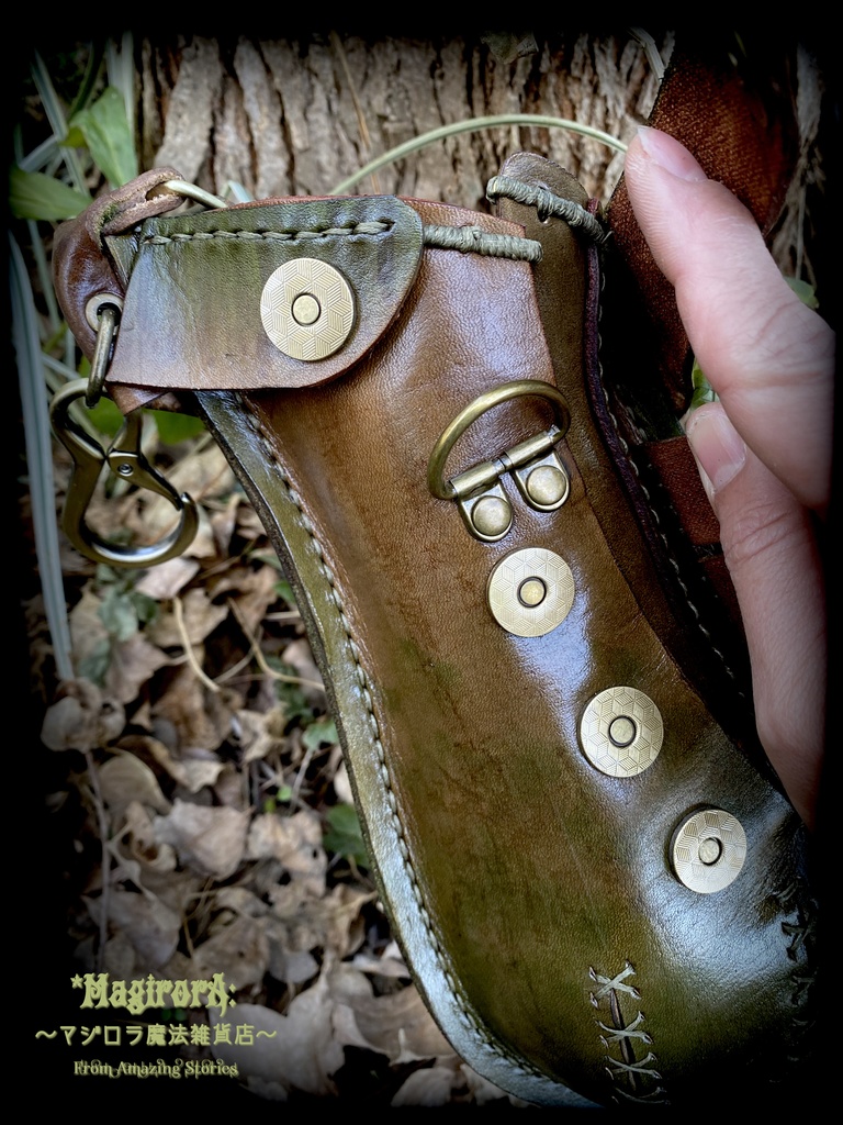 ウツボカズラのショルダーバック(茶色×深緑)縁取り(深緑)