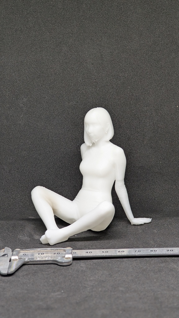 【テスト出力・特別価格】3Dスキャン リアル人物フィギュア 競泳水着・あぐら（超柔軟TPE素材／スマホスタンド可）