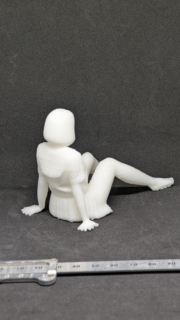【テスト出力・特別価格】3Dスキャン リアル人物フィギュア 制服JK・膝立て座り(超柔軟TPE素材/スマホスタンド可)