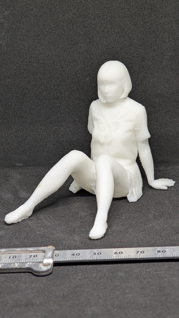 【テスト出力・特別価格】3Dスキャン リアル人物フィギュア 制服JK・膝立て座り（超柔軟TPE素材／スマホスタンド可）