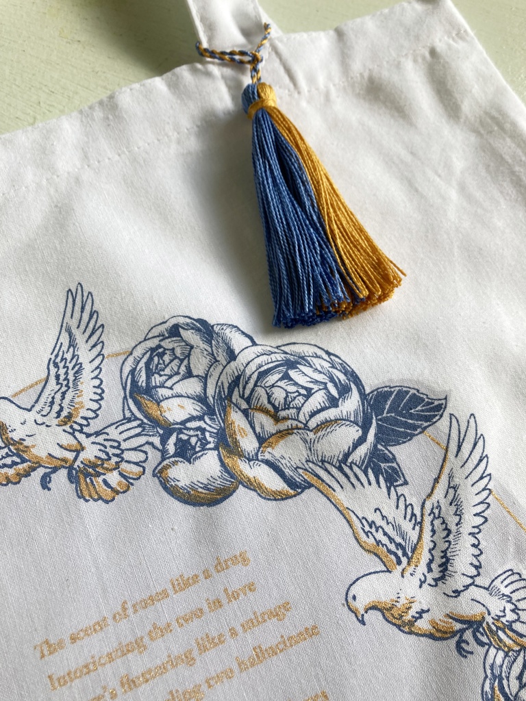 トートバッグ (falling)roses,doves,lovers.(ホワイト/薄地)