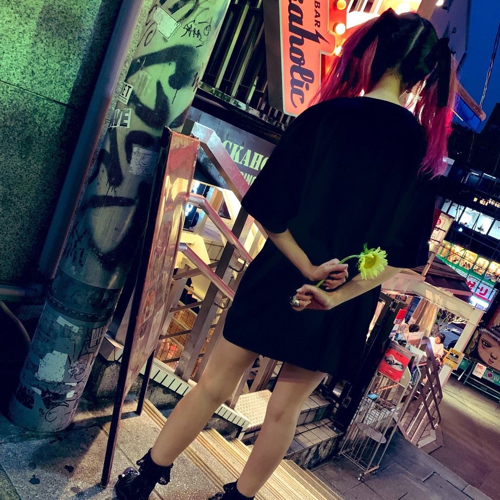 『逃避行』ネオンTシャツ