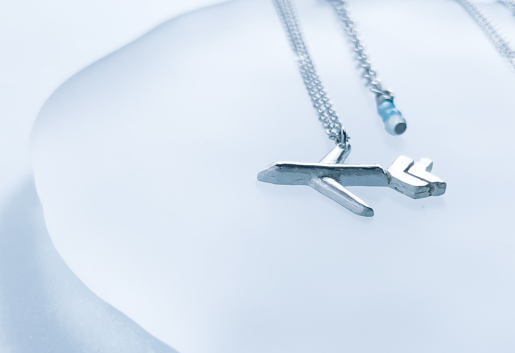 内番服の飛行機ネックレス(雲生)