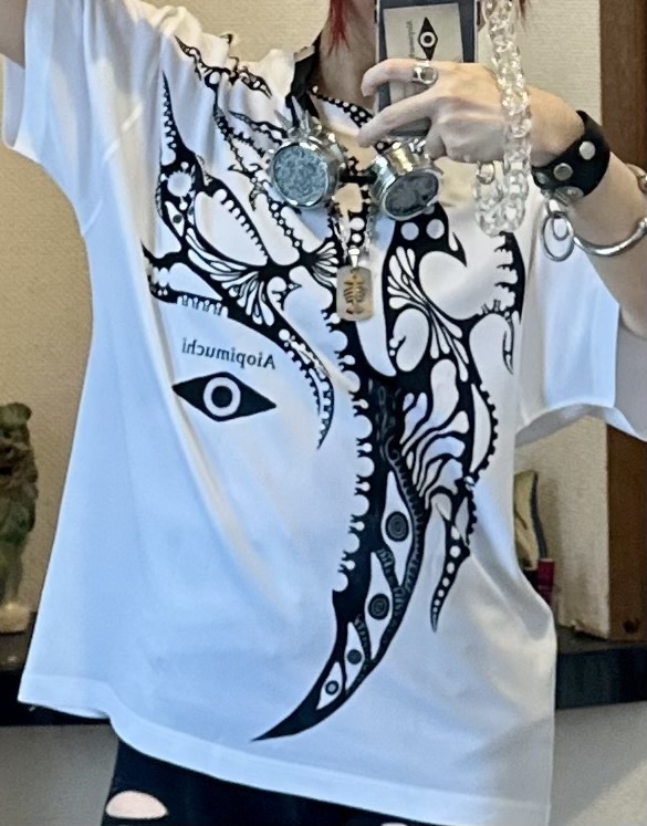 「現実を裂く矢印」Tシャツ