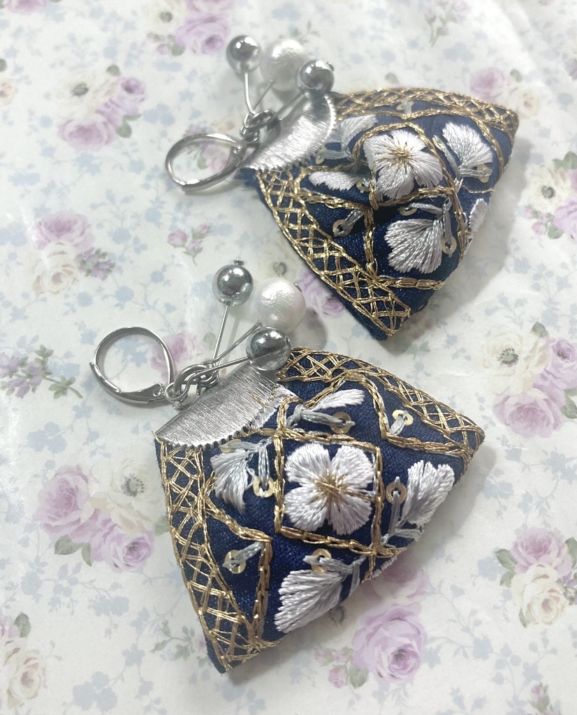 【ピアス / イヤリング】インド刺繍リボン