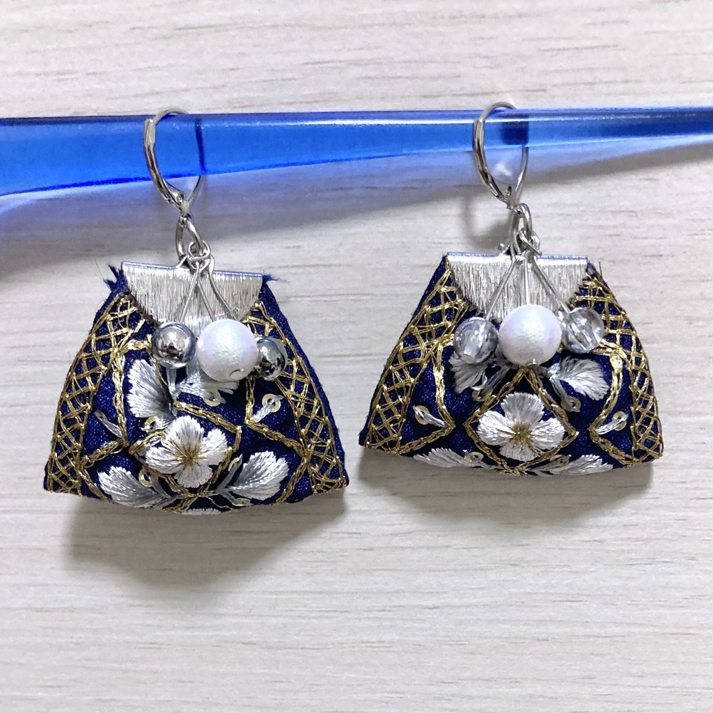【ピアス / イヤリング】インド刺繍リボン