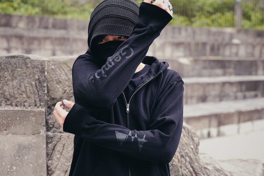 【受注生産品(月末締切・翌月末頃発送)】《黒×黒》Gemineye オリジナルフルジップパーカー