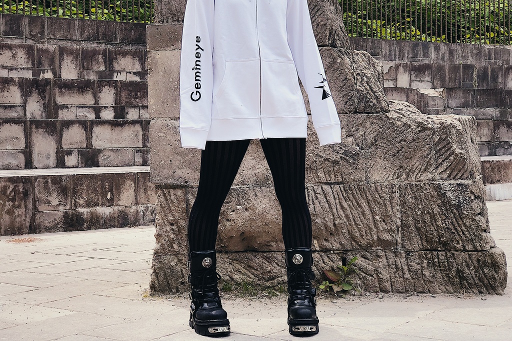 【受注生産品(月末締切&翌月末頃発送)】《背面無地》Gemineye オリジナルフルジップパーカー