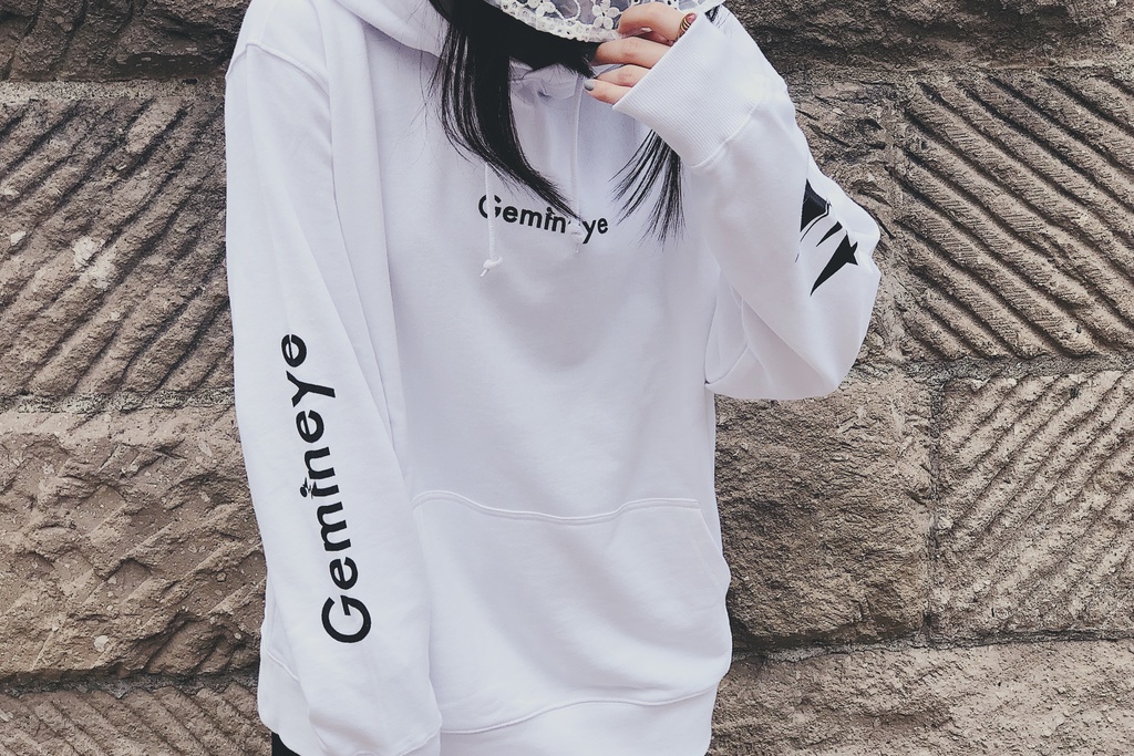 【受注生産品(月末締切&翌月末頃発送)】《背面無地》Gemineye オリジナルプルオーバーパーカー