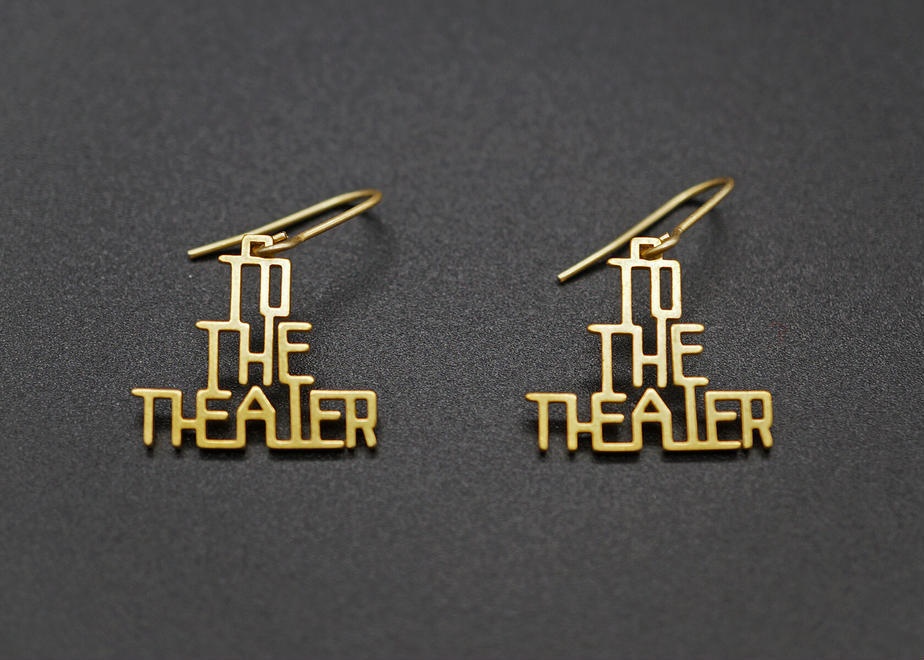 ”TO THE THEATER” ロゴ ピアス