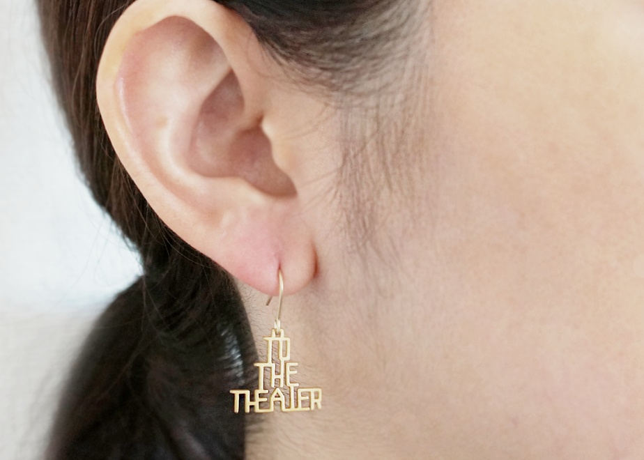 ”TO THE THEATER” ロゴ ピアス
