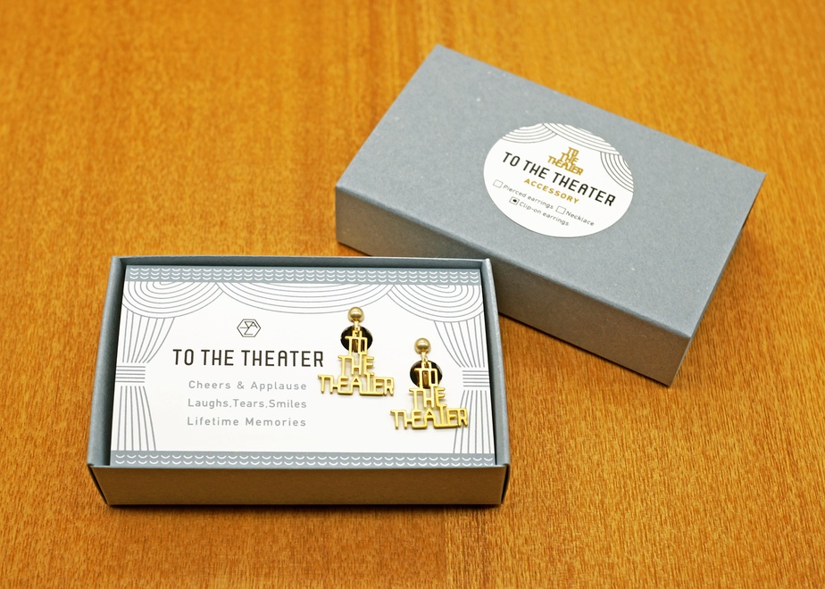 ”TO THE THEATER” ロゴ イヤリング