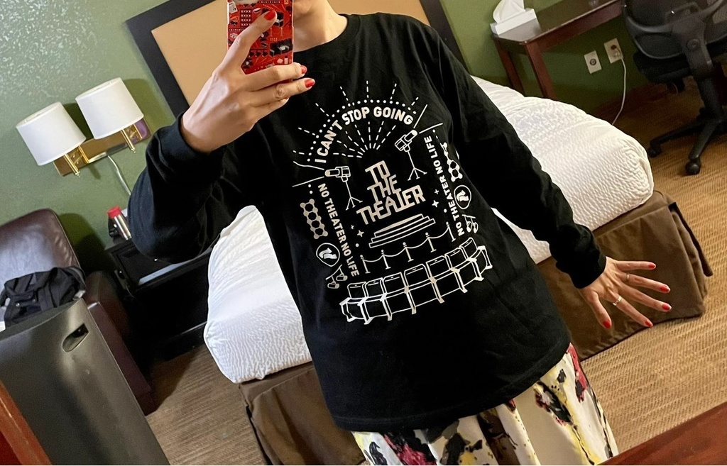 I CAN'T STOP GOING TO THE THEATER ロングスリーブシャツ