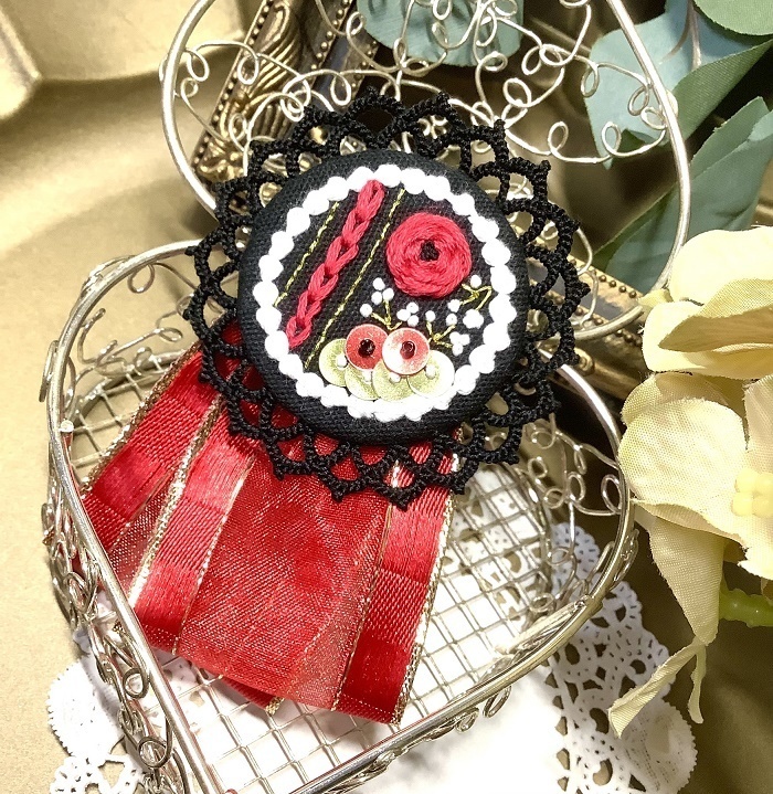 刺繡ブローチロゼット