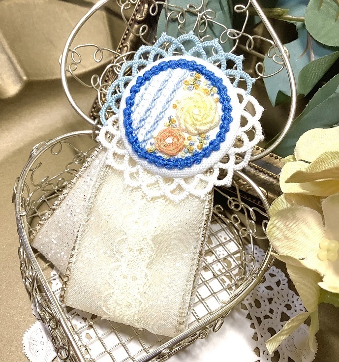 刺繡ブローチロゼット