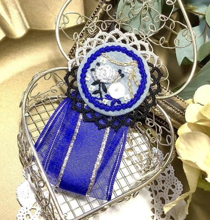 刺繡ブローチロゼット