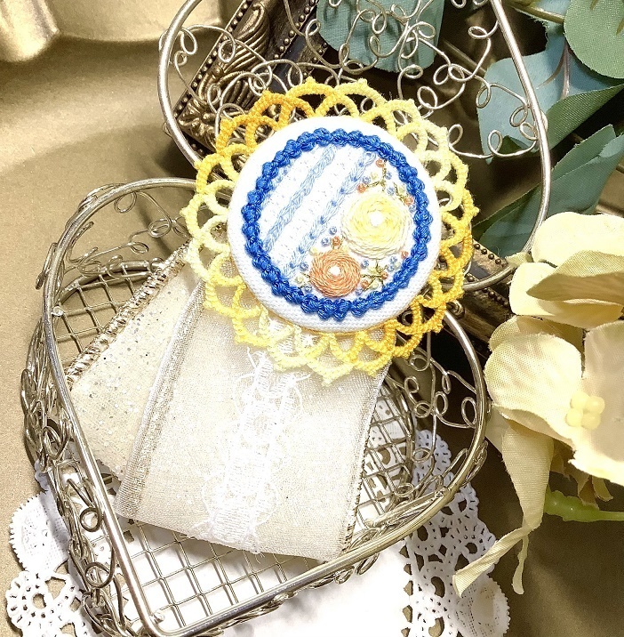 刺繡ブローチロゼット