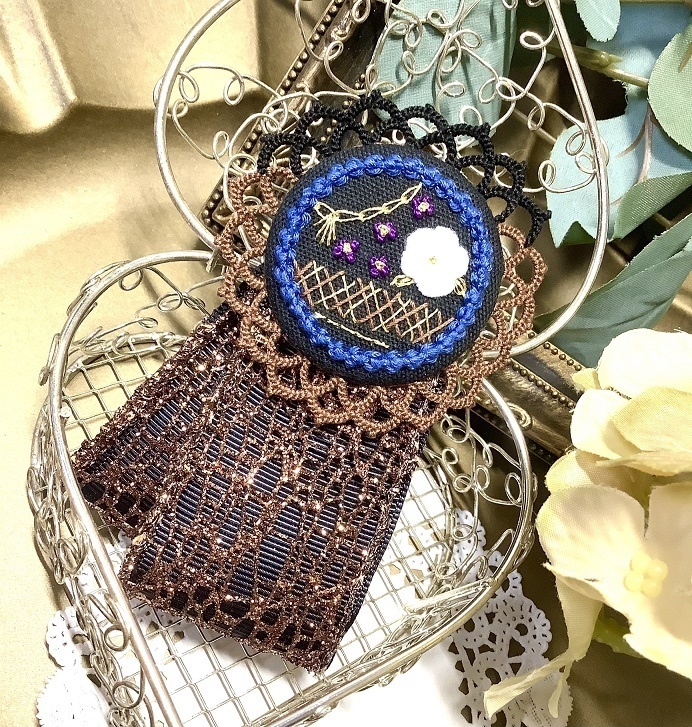 刺繡ブローチロゼット